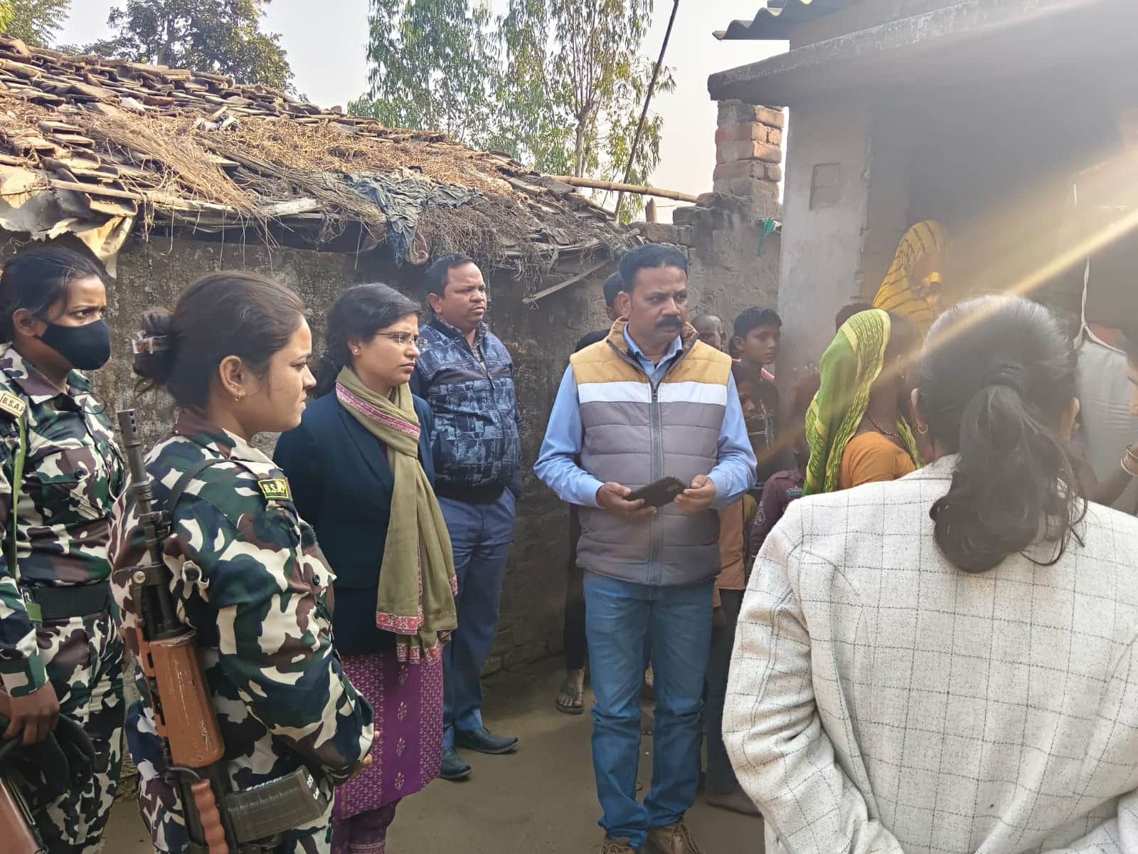 चाइल्ड हेल्पलाइन की टीम ने एक नाबालिग लड़की का बाल विवाह रुकवा दिया।