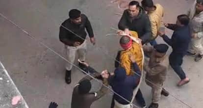 dumra collectorate young man creates ruckus abuses dm sp