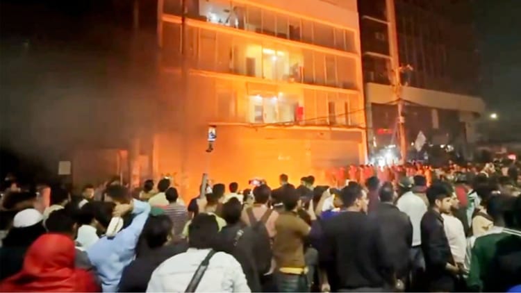 Bangladesh: शेख हसीना के विरोधी नेता उस्मान हादी की मौत, ढाका में उग्र प्रदर्शन शुरू, सिर में मारी थी गोली