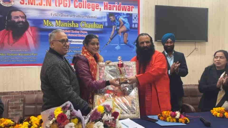 Hockey player Manisha Chauhan welcomed at SMJN College Haridwar