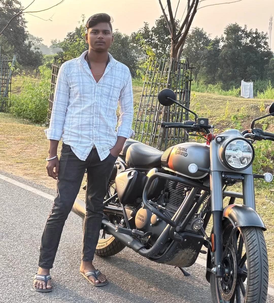 Bihar Jamui road accident: Two bike riders died after colliding with a speeding truck, third one is undergoing