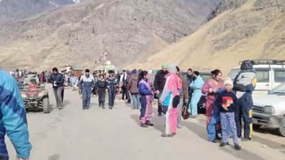 Himachal: Tourists flock to Sissu and Gramphu, popular tourist destinations in Lahaul-Spiti. Watch the video.