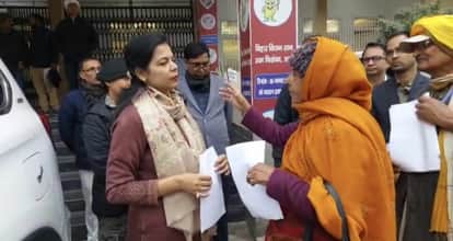 vaishali district magistrate varsha singh janata darbar sensitive administration