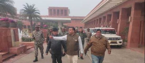 Agra Civic Body Fines JP Hotel 10,000 for Dumping Garbage in Public Place