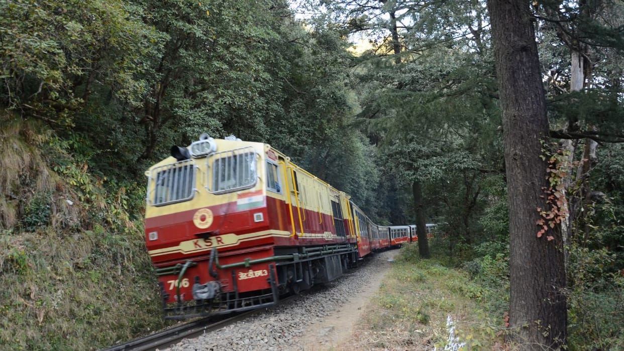 Trains to Shimla are fully booked tourists will be able to enjoy a white Christmas at Rohtang Pass