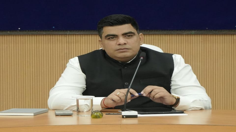 Kunal Dudawat takes charge as the 19th Collector he has also served in Kondagaon and Dantewada in Korba