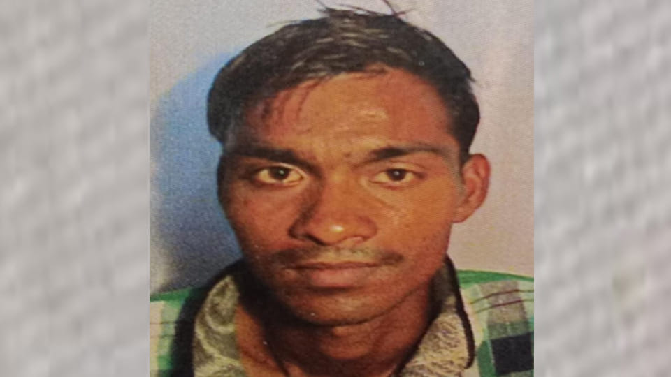 Kanpur: Mechanic crushed to death by loader while servicing tempo