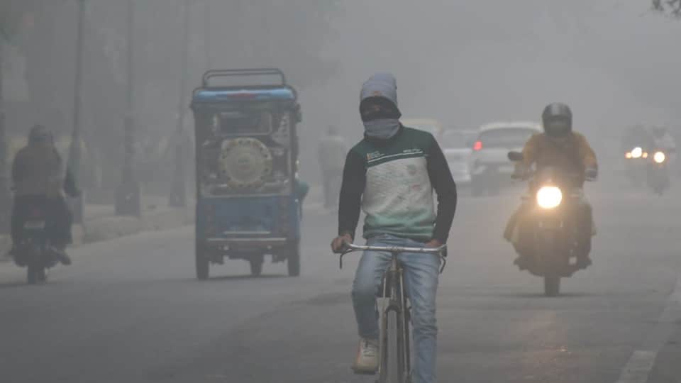Fog in Uttar Pradesh: Schools closed for three days in Sambhal, daily life affected in Moradabad division