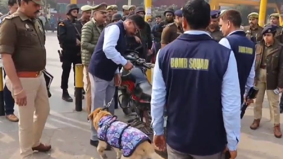 Several schools in Noida received bomb threats via email