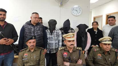 Highway robbery and blackmailing gang three arrested including young woman from Punjab