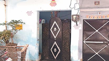 पलायन के लगे पोस्टर