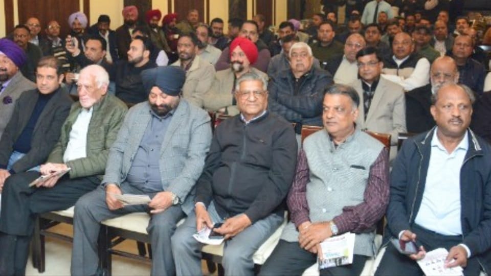बैठक में माैजूद सदस्य