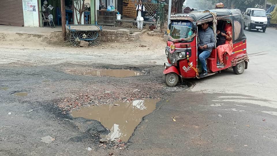 Highways Turn Death Traps in Agra: Broken Roads Illegal Cuts and Poor Lighting Raise Accident Risk