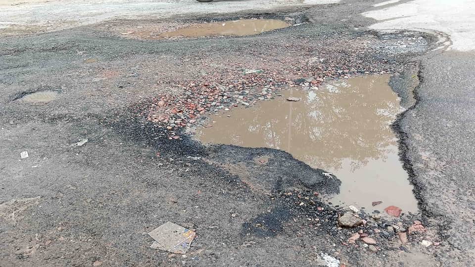 Highways Turn Death Traps in Agra: Broken Roads Illegal Cuts and Poor Lighting Raise Accident Risk