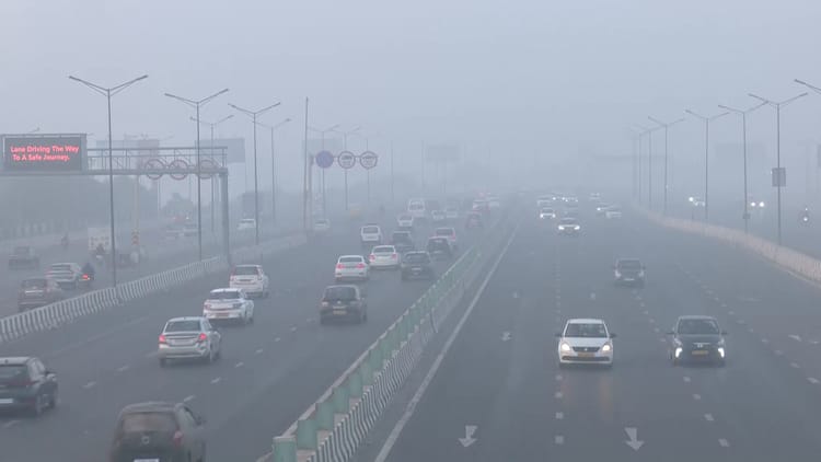 दिल्ली की हवा में मामूली राहत: राजधानी में 196 पहुंचा AQI, ठंड से भी मिली राहत; स्मॉग की परत अब भी बरकरार