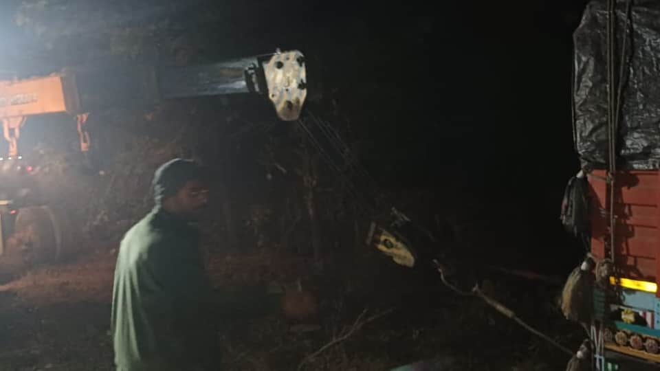 truck hits motorcycle Four people died accident was caused by fog in Sambhal