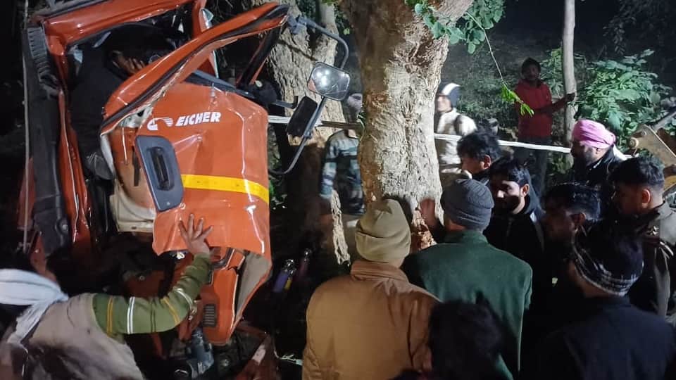 truck hits motorcycle Four people died accident was caused by fog in Sambhal