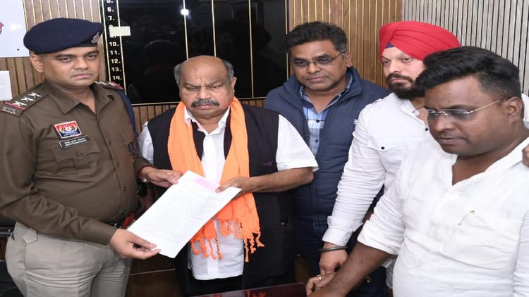 'सीएम साय से बीजेपी नेता ने मांगे 1500 करोड़'! : वायरल वीडियो से मचा हड़कंप; विधायक पुरंदर ने दर्ज कराई एफआईआर