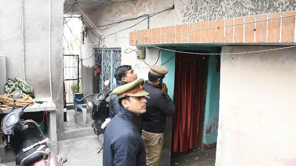 Bullet hit girl head Who playing on roof doctor stitched up wound mistaking minor injury in lucknow