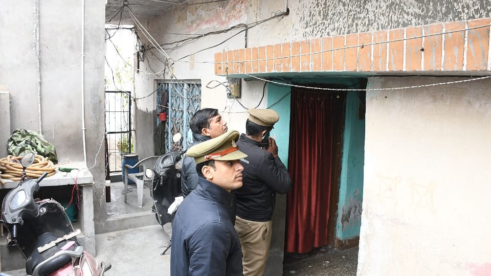 Bullet hit girl head Who playing on roof doctor stitched up wound mistaking minor injury in lucknow