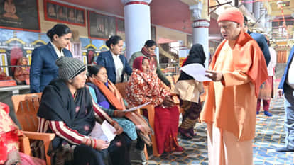 Janta Darshan in Gorakhpur, CM Yogi issued instructions to tighten noose on fraudsters sending people abroad.