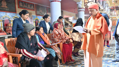 Janta Darshan in Gorakhpur, CM Yogi issued instructions to tighten noose on fraudsters sending people abroad.