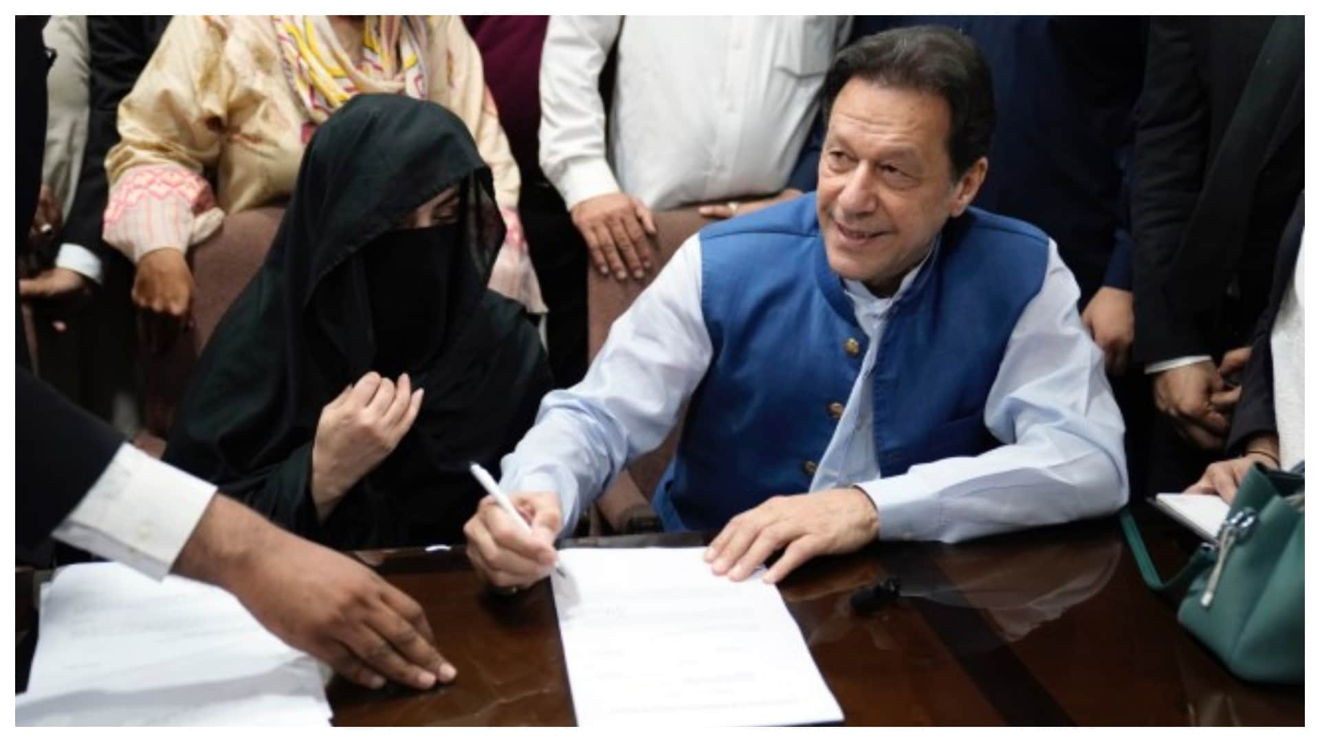 इमरान खान और उनकी पत्नी बुशरा बीबी