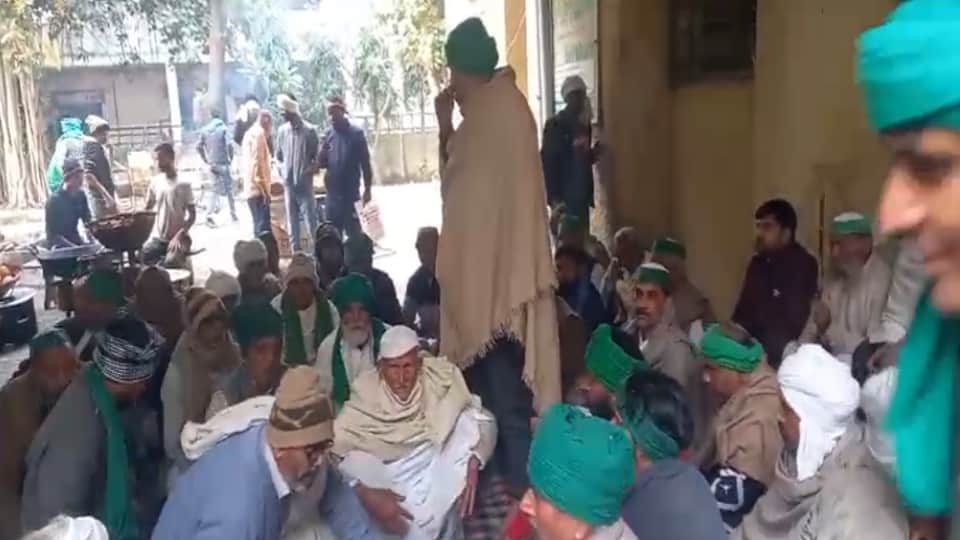 Meerut: BKU Protest Continues for Sixth Day at Ganna Bhawan Meerut Amid Severe Cold
