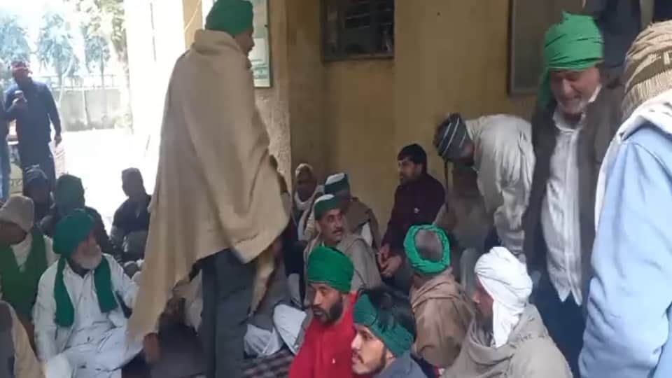 Meerut: BKU Protest Continues for Sixth Day at Ganna Bhawan Meerut Amid Severe Cold