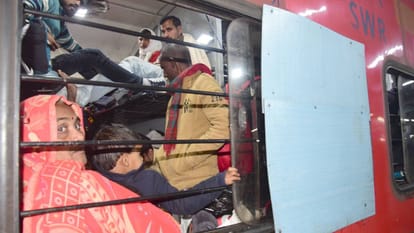 Passengers shiver in the cold: The harsh winter weather... people leave their homes with blankets, forced to s