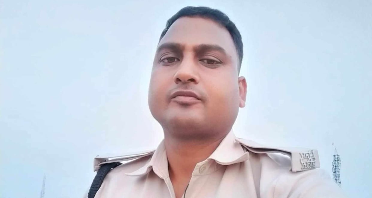 raghunathpur road accident bihar police asi lalu sah killed nawada mor speeding truck