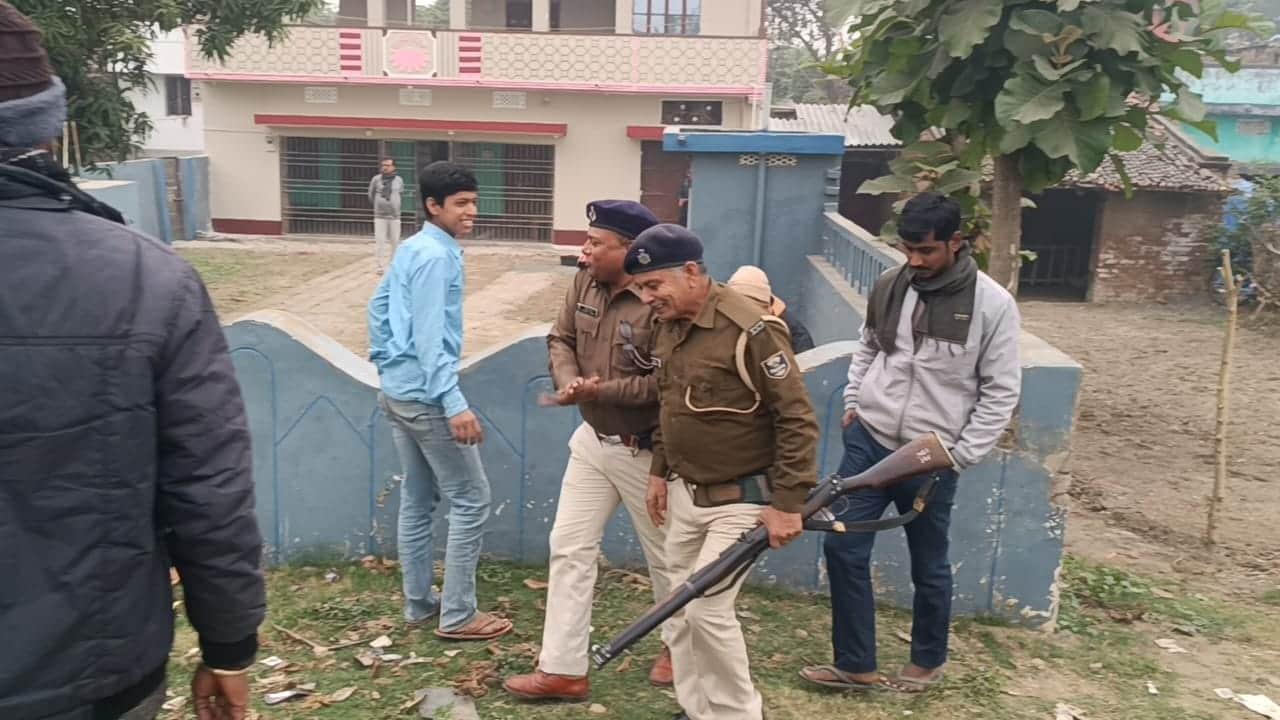 पुलिस मौके पर पहुंची