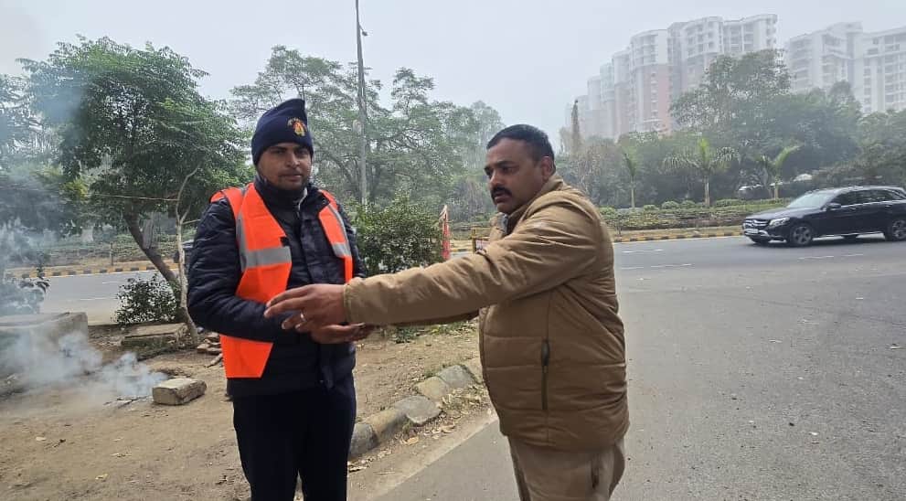Noida Police takes a big step in view of cold Policemen get tea twice a day