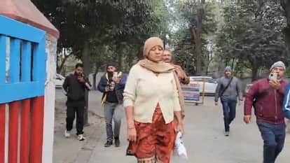 A woman carrying a bottle of petrol reached the SSP office to commit suicide in rudrapur