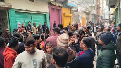 eunuchs created ruckus on the road over neg in Budaun