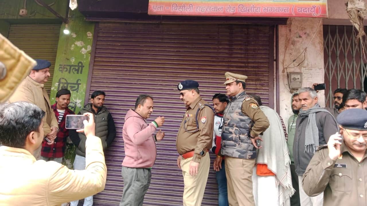 criminals held the jeweller hostage and looted in film style in budaun