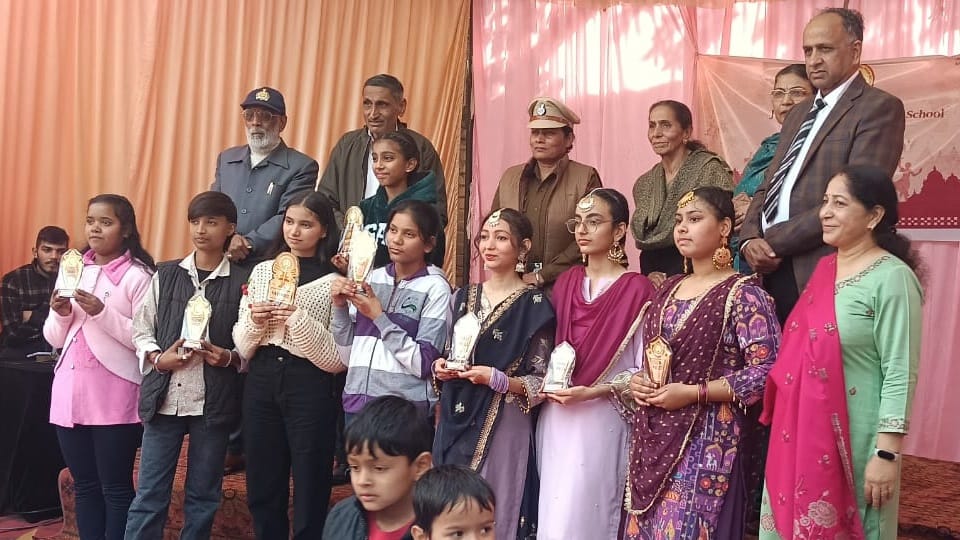जीवन ज्योति स्कूल के होनहार स्टूडेंट सम्मानित