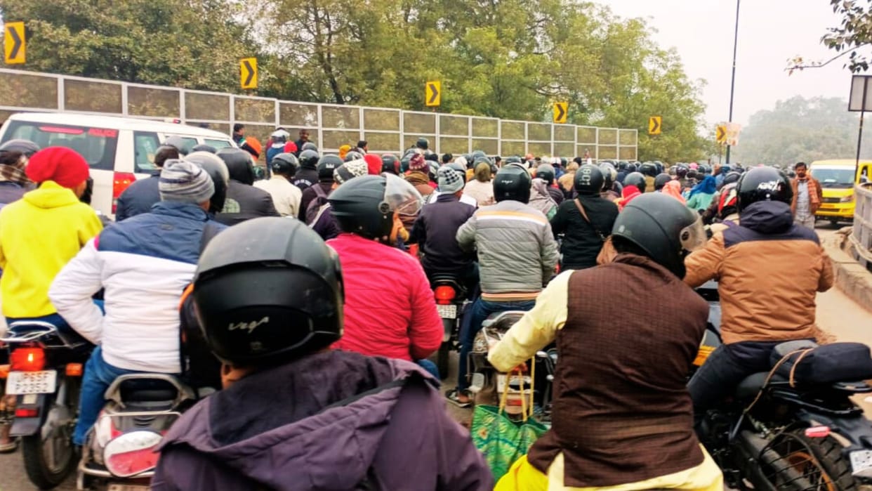Rajghat Bridge Traffic diversion cancelled until further notice commuters struggled for six hours