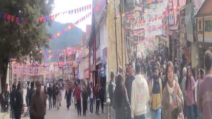 HP Tourism: Tourists can enjoy a white Christmas in Rohtang; trains to Shimla are fully booked this weekend. W