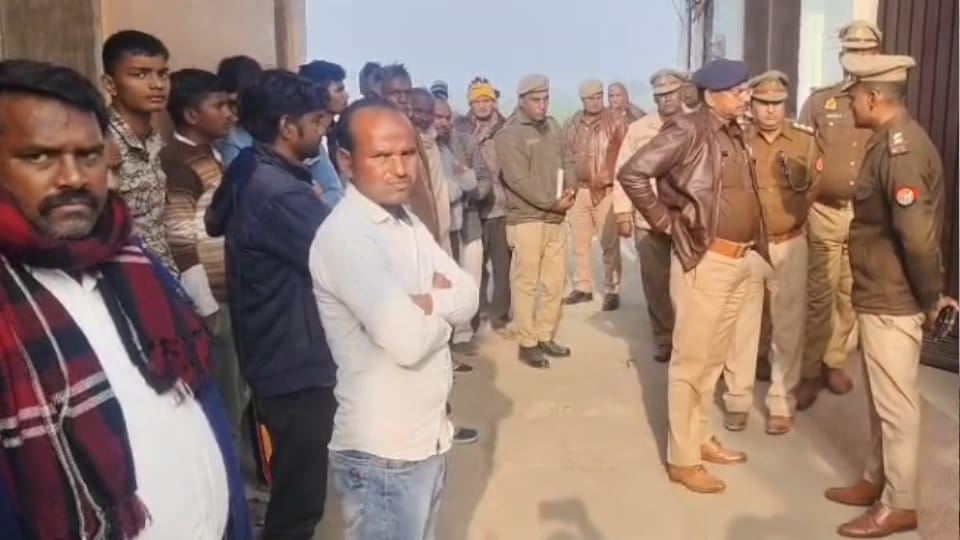 jeweler bludgeoned his two sons with a brick In Kanpur killing younger one then he suicide