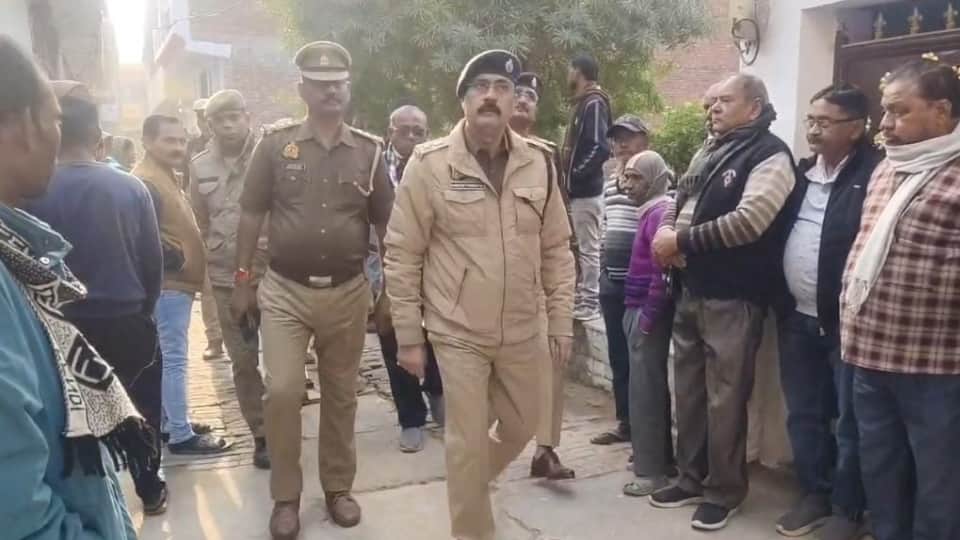 jeweler bludgeoned his two sons with a brick In Kanpur killing younger one then he suicide