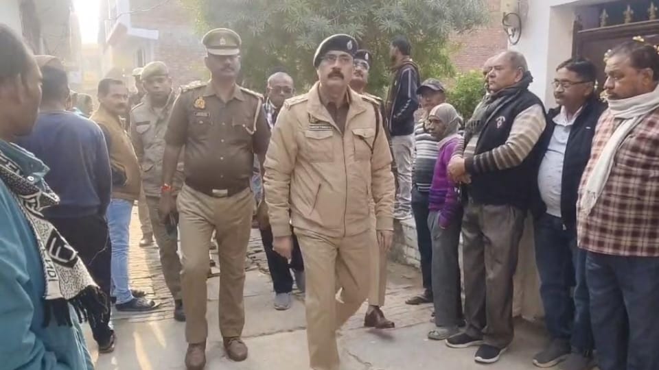 jeweler bludgeoned his two sons with a brick In Kanpur killing younger one then he suicide