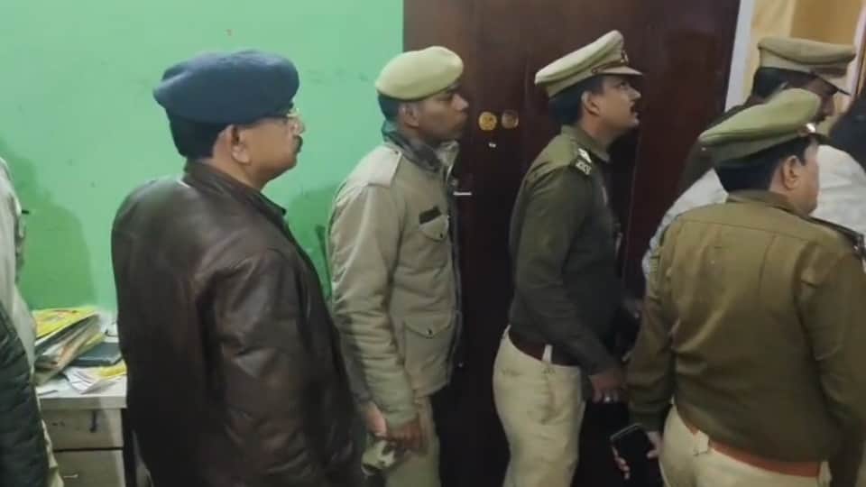 jeweler bludgeoned his two sons with a brick In Kanpur killing younger one then he suicide