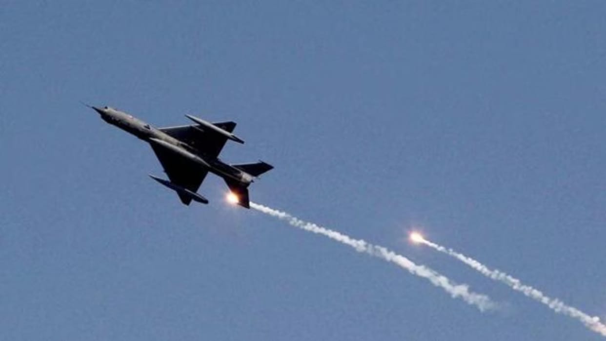 Saudi Warplanes Strike bombs UAE-backed separatists escalate tensions learn about conflict