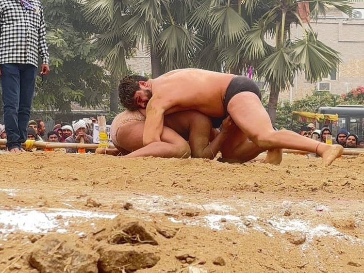 राजगीर महोत्सव 2025: संस्कृति, खेल व कृषि का भव्य संगम, दंगल में दिखा दम; सलमान अली की आवाज ने बिखेरा जादू