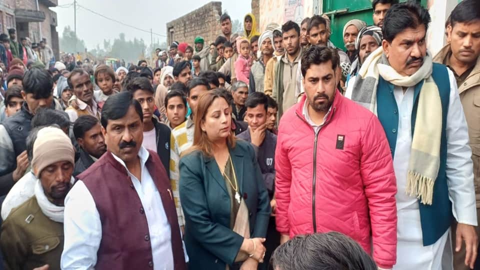 UP Road Accident Kills Four Family Shattered as Parents and Son Die on Moradabad-Agra Highway