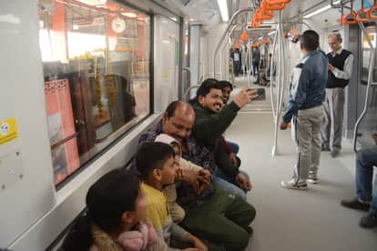Bhopal Metro's first commercial service begins: The capital city's pace has changed, the metro reached from AI