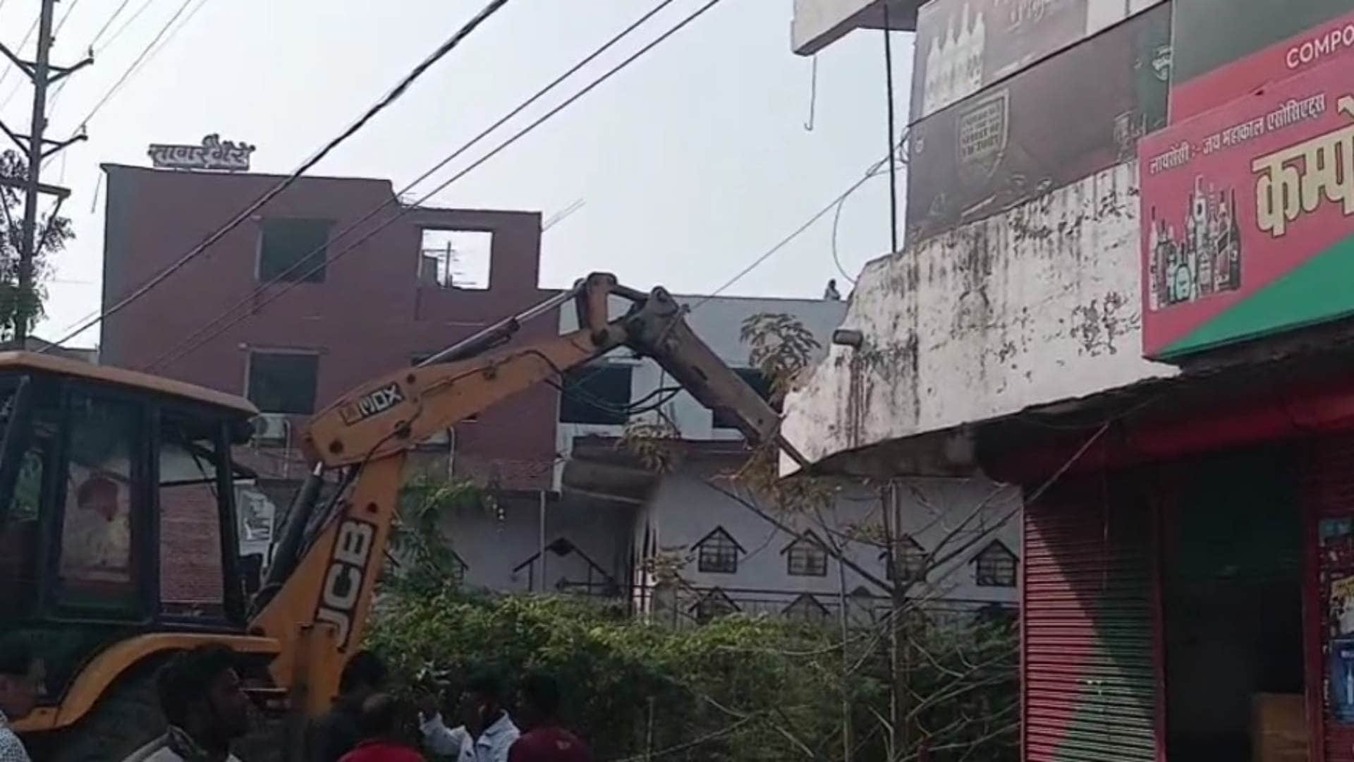 बुलडोजर कार्रवाई।