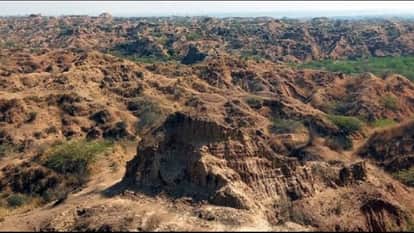 ravines of Chambal in Agra have become hub for cyber fraudsters like as jamtara film