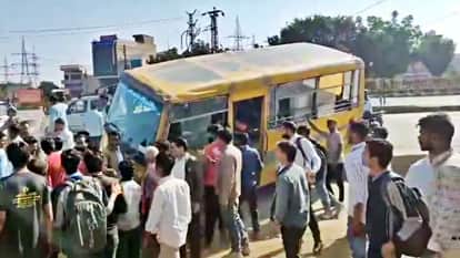 Dausa News School bus goes out of control and climbs onto divider on Jaipur Road bypass youth-student injured